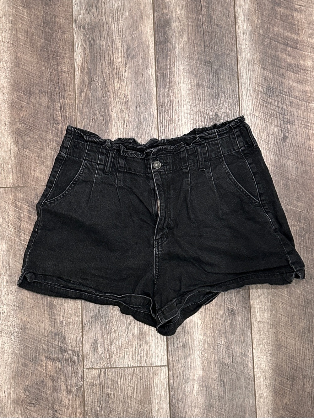 American Eagle Denim Pleated Paperbag Mom Short